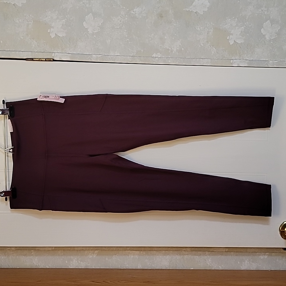 NWT Victoria Secret Studio High Rise 3/4 Leggings - Size 10